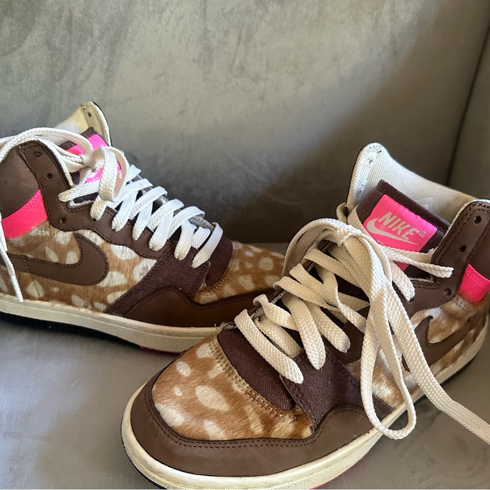 Nike court force premium Disney Bambi 2008 rare swoosh 8 1/2 8.5 women’s deer